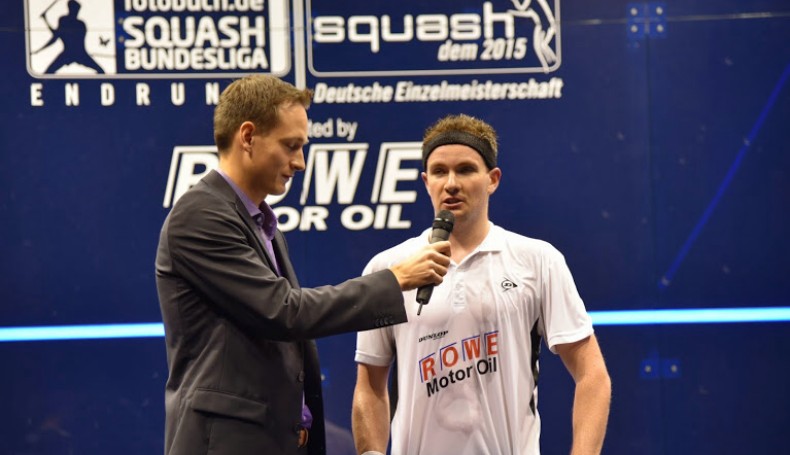 Moderator Friedel Scheel und Jens Schoor (4. ROWE Deutsche Squash Einzelmeisterschaft 2015)