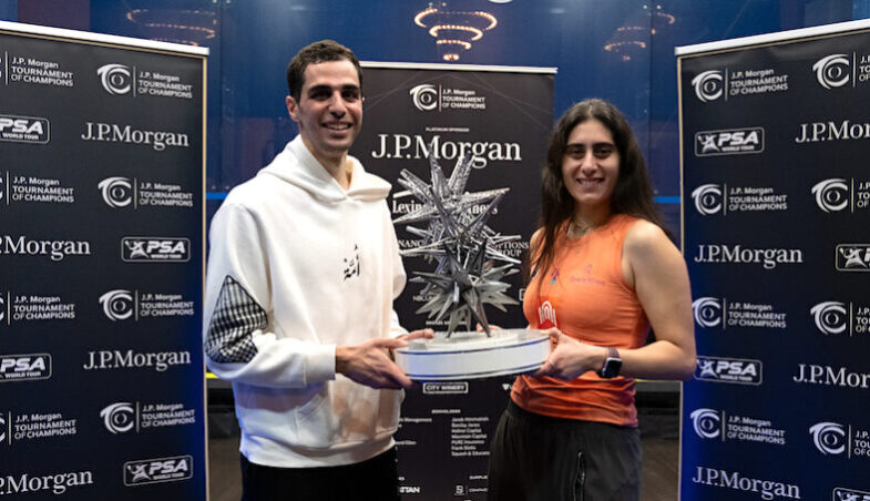 Ali Farag und Nour El Sherbini mit Pokalen (Tournament of Champions 2024)
